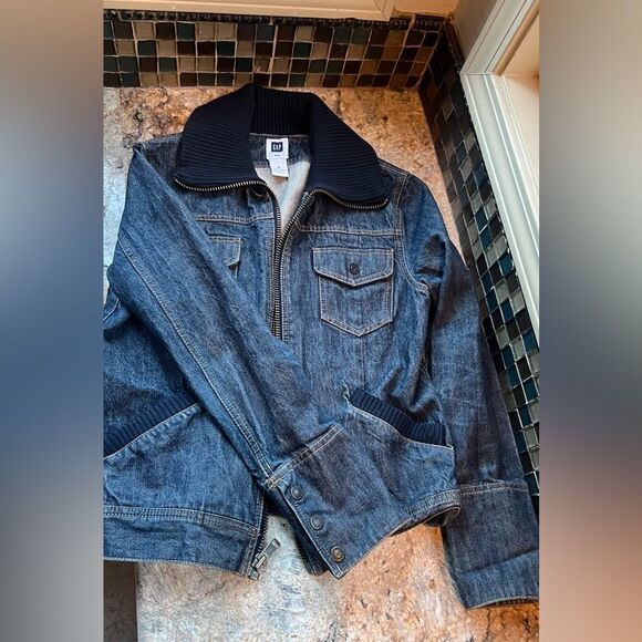 Gap Denim jacket with sweater accent - Picture 3 of 6